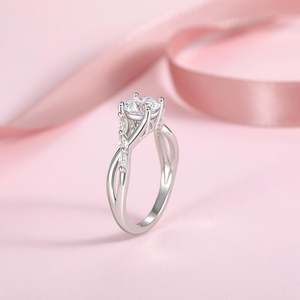 Bague de fiançailles personnalisée Jeulia en platine avec bande torsadée et diamant taille Asscher - Product Image 5