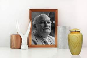 Urna de cremación con acabado de grano de madera de roble | Urna conmemorativa para adultos de cenizas humanas, entierro, urnas de cremación funeraria grandes | 200 pulgadas cúbicas - Product Image 6