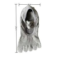 Chaussettes de Pilates à cinq orteils invisibles antidérapantes avec semelle en silicone, personnalisables pour votre marque, chaussettes à adhérence pour le printemps