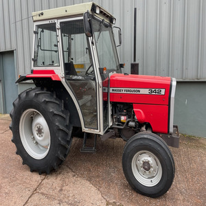 Tractor agrícola Massey Ferguson MF 342 usado, 4x4, con cabina cerrada para trabajo de campo, en venta a precio económico. - Product Image 1