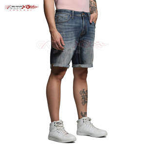 Pantalones cortos vaqueros de corte elegante para hombre con tela suave y tacto moderno Pantalones cortos vaqueros de estilo rasgado para hombre con dobladillo Curvo - Product Image 2