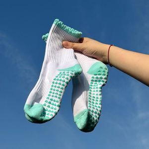 Calcetines antideslizantes bordados con logotipo personalizado para Pilates, Yoga, Barre, entrenamiento, algodón, agarre de tripulación, calcetines de Yoga para Pilates para mujer - Product Image 4