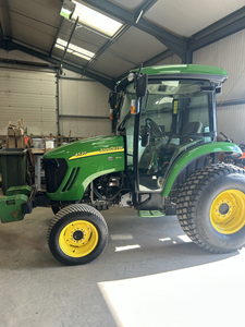 Tracteur agricole multifonctionnel 4x4 John Deere 3039R 4520Mini 30HP avec roulement de moteur, engrenage de chargeur et boîte de vitesses à transmission intégrale haute performance - Product Image 2