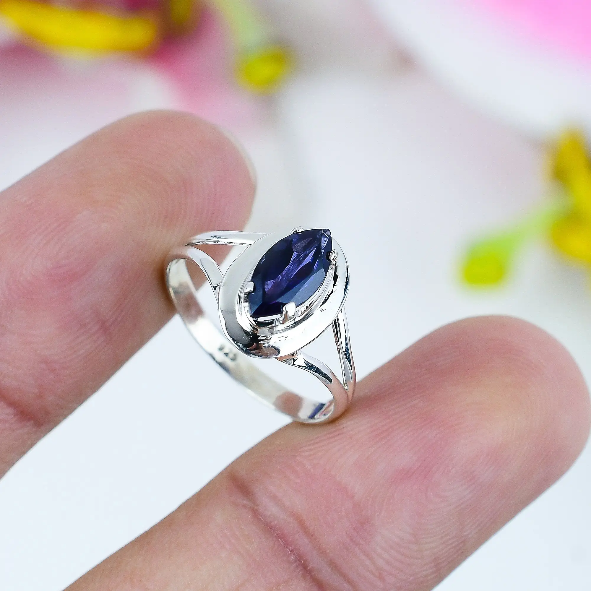 Alluring Iolite Gemstone Bijoux en argent fin 925 Sterling Silver Solitaire Teenager Gift Marquise Cut Iolite Dainty Ring