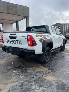 Toyota Hilux 2.8 GD-6 GR-Sport 4x4 d'occasion 2025 - Product Image 5