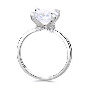 Anello in Argento Sterling Placcato Oro 14K con Moissanite Simulata Taglio Brillante 4.00 CTTW, Splendidi Anelli con Diamanti Simulati - Product Image 3