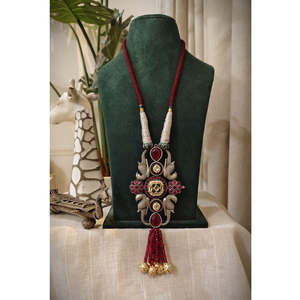 Collar Coleccionable Tribal Tales Royal Harmony, Joyería Elegante de Estilo Real - Product Image 1