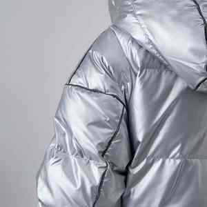 Veste matelassée longue brillante pour femme avec logo personnalisé, à capuche, chaude pour l'hiver, surdimensionnée, streetwear - Product Image 2