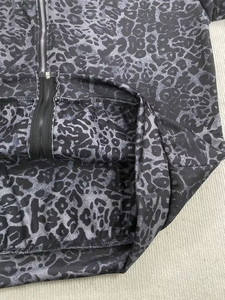 Sweat-shirt à capuche zippé gris imprimé léopard, style streetwear, automne/hiver, imprimé multicolore, faible MOQ-prix, fabriqué au Bangladesh - Product Image 6