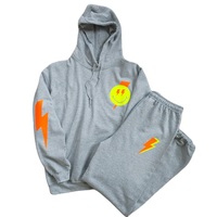 Conjunto Deportivo Personalizado con Logotipo, Sudadera con Capucha y Cremallera con Estampado Puff y Efecto Desgastado por el Sol, Pantalones Deportivos Acampanados, Ropa Importada de India