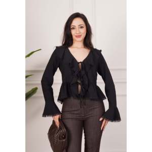 Blusa Elegante Negra para Mujer LUSTRIN con Detalle de Encaje y Cuello con Lazo, Top Versátil de Poliéster para Oficina y Uso Diario - Product Image 1