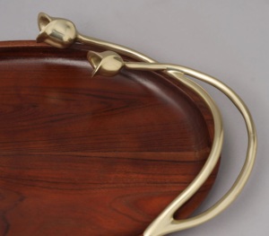 Plateau de service ovale en bois avec poignée en forme de branche dorée Élégant et durable Parfait pour les collations High Tea Home Decor et les cadeaux - Product Image 5