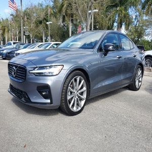 Volvo S60 T-5 Momentum AWD 2021 - Product Image 1