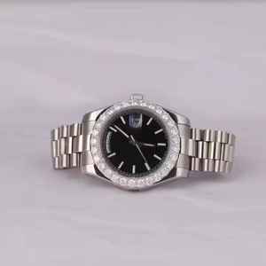 Montre mécanique classique de luxe pour homme la plus tendance, avec lunette sertie de diamants, cadran noir glacé, acier inoxydable plaqué argent, mouvement ETA - Product Image 4
