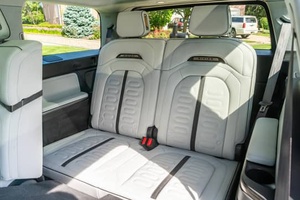 LISTO PARA ENVIAR: RIVIAN R1S 2023, CUATRO MOTORES, TRACCIÓN EN LAS CUATRO RUEDAS, BATERÍA DE GRAN CAPACIDAD, COLOR AZUL RIVIAN - Product Image 4