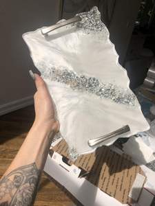 Grand plateau de service en résine avec oeuvre abstraite détaillée idéal pour organiser des articles pour la maison ou une présentation élégante - Product Image 3