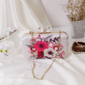 Carteras bordadas artesanales Bolsas artísticas bordadas Diseño de monederos de noche para mujeres Venta caliente en Qatar POR ARTESANÍA DE LUJO - Product Image 3