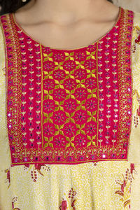 Elegante conjunto de pantalón Kurta de estilo pakistaní para mujer Vestido de rayón suave con mangas largas para ocasiones casuales y especiales - Product Image 6