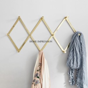 Soporte de gancho decorativo de pared moderno con diseño de flores de latón con tamaño personalizado para colgar ropa en el baño y el dormitorio - Product Image 6