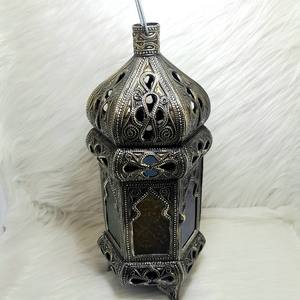 Los faroles de Ramadán transmiten una elegancia atemporal y un significado espiritual; los faroles de metal representan la resistencia a través de la fe. - Product Image 1