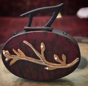 กระเป๋าคลัทช์ทรงธรรมชาติทำมือจากอินเดีย ลายสัตว์  วัสดุออร์แกนิค  สีน้ำตาล  เป็นมิตรกับสิ่งแวดล้อม - Product Image 6