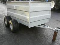Remorque à plateau plat en aluminium blanc 5,5 m x 2,2 m (7x14 pi) Capacité de charge 2001-3000 kg Acier galvanisé Double essieu Remorque utilitaire pour transport de marchandises
