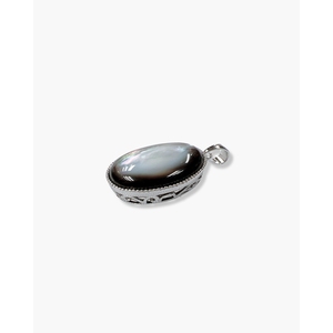 Colgante Ovalado Vintage de Plata de Ley con Perla de Agua Dulce y Moissanita - Product Image 2