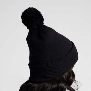 Bonnet GA Pom en noir, accessoire essentiel pour la gymnastique - Product Image 2