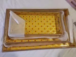 Elegante bandeja esmaltada con estampado floral vintage de madera de gran tamaño para servir en la cocina o el hogar - Product Image 3