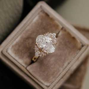 Anillo de compromiso de moissanita vintage Diseño de racimo delicado Plata de Ley 925 Chapado en oro de 14 quilates Regalo elegante para ella - Product Image 2