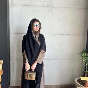 Vente en gros Abaya de luxe en satin pour femmes de petite taille manches à volants en soie de haute qualité conçue sur mesure pour les musulmans d'inspiration Dubaï - Product Image 5