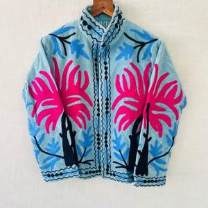 Veste en coton Suzani faite à la main en Inde, veste courte brodée à la main, veste unisexe, veste courte Suzani faite à la main - Product Image 1