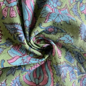 Tissu en coton imprimé à la main à motifs floraux vert olive, design botanique vintage indo-européen - Product Image 1