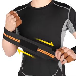 Vente en gros de gants de fitness de haute qualité avec logo personnalisé meilleur matériau nouveau style bon marché par bon fabricant pour les sports de plein air - Product Image 4