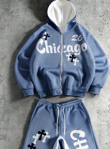 Ensemble survêtement unisexe vintage 2025 en polyester/coton respirant, comprenant un sweat à capuche court et un pantalon de survêtement évasé, avec impression en relief personnalisée - Product Image 4