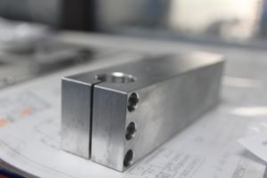 Pièces d'usinage CNC en métal Fabrication de qualité assurée - Product Image 4