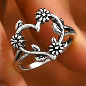 Boho moda Western Vintage anello cuore dichiarazione argento intarsio gioielli per le donne accessori di natale regali di compleanno calza - Product Image 6