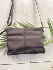 กระเป๋าคาดเอวหนังวัวแท้สำหรับผู้หญิงสไตล์โบฮีเมียนทำมือสลักลายเทอร์ควอยซ์แบบมีซิปสำหรับปิดด้วยมือของศิลปิน - Product Image 4