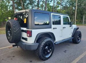 Jeep Wrangler JK Unlimited Sport 3.6L V6 24V VVT SUV 2018 d'occasion certifié LIVRAISON DISPONIBLE - Product Image 3