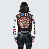 Blouson Teddy Matelassé en Tricot Marron pour Femme 2025 – Entièrement Brodé avec Écussons Vintage et Design Letterman – Respirant pour l'Hiver