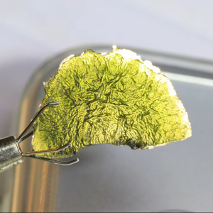100% pierre précieuse de moldavite naturelle République tchèque texturée moldavite brute tektite pierre de guérison au prix de gros - Product Image 1