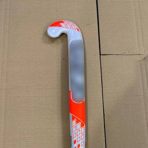 Bâtons de hockey en fibre de carbone légers personnalisés, haute qualité et designs personnalisés pour les équipes - Product Image 2