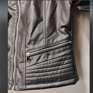 Chaqueta de Cuero Bomber para Hombre en Negro Brillante con Forro de Piel, Chaqueta de Cuero de Oveja Personalizada para Hombre, Chaqueta de Cuero Acolchada - Product Image 3