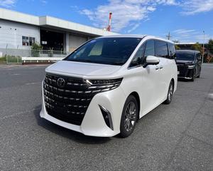 Toyota Alphard Híbrido 2.5L E-4WD 2024 Usado en Excelentes Condiciones - Product Image 1
