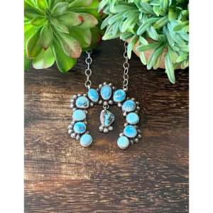 Collier Naja en turquoise et argent sterling, objet de collection culturelle de Marie Tsosie Golden Hill - Product Image 1