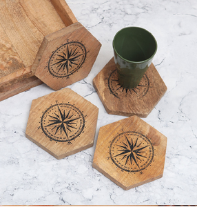 Posavasos hexagonales de madera con un diseño detallado de rosa de mar. Disponible a precios de mayoreo. - Product Image 1