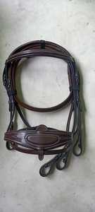 Bride de cheval rembourrée souple de haute qualité avec cristaux de roche et dessus en cuir verni pour l'équitation fabricant indien en gros - Product Image 3