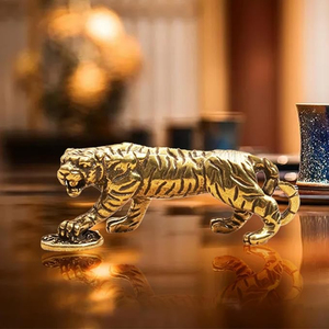 Escultura de tigre decorativa de diseñador con estilo, perfecta para decoración de oficina, adornos de animales, escultura de tigre caminando al precio más bajo - Product Image 2