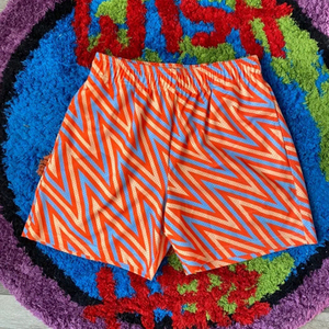 กางเกงขาสั้นตาข่ายระบายอากาศแบบวินเทจสำหรับฤดูร้อน ขายส่ง ผลิตตามสั่ง ผ้าโพลีเอสเตอร์ ความยาวเป้า 5 นิ้ว เหมาะสำหรับเล่นบาสเกตบอลและกีฬาอื่นๆ - Product Image 2