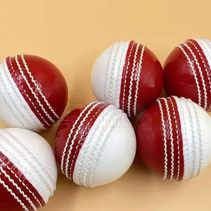 Balles de cricket internationales Hard Ball avec service personnalisé Accessoires de sport disponibles Balle de cricket - Product Image 2